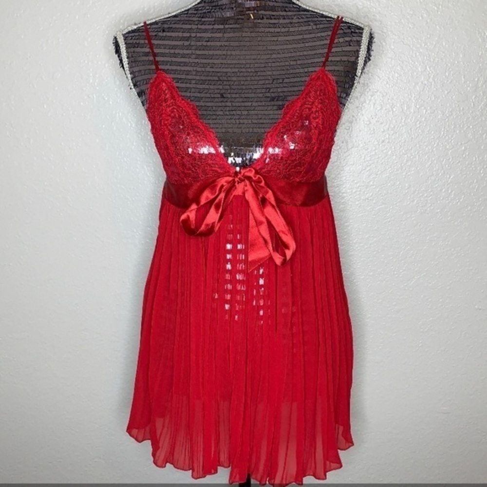 Victoria's Secret Very Sexy Pleated Babydoll - Picture 2 of 11